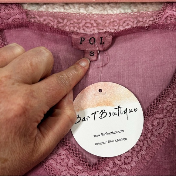 NWT POL Stonewash Lace V-Neck Tee Shirt Top Size Small Elevated Basic Dusty Rose - Picture 3 of 10